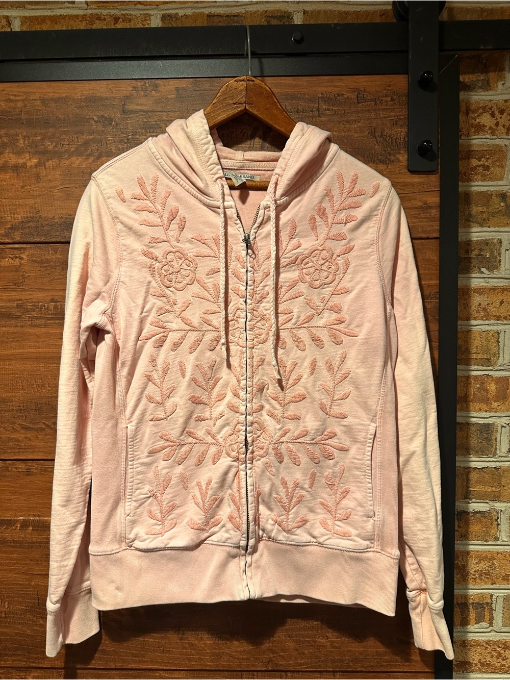 Women’s Lucky Brand embroidered sweatshirt   Size M 100% cotton (55)